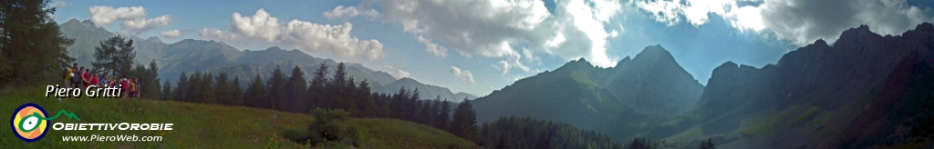 12 Alla Malga Alta di Voia con vista in Sossino e Pizzo Camino.jpg